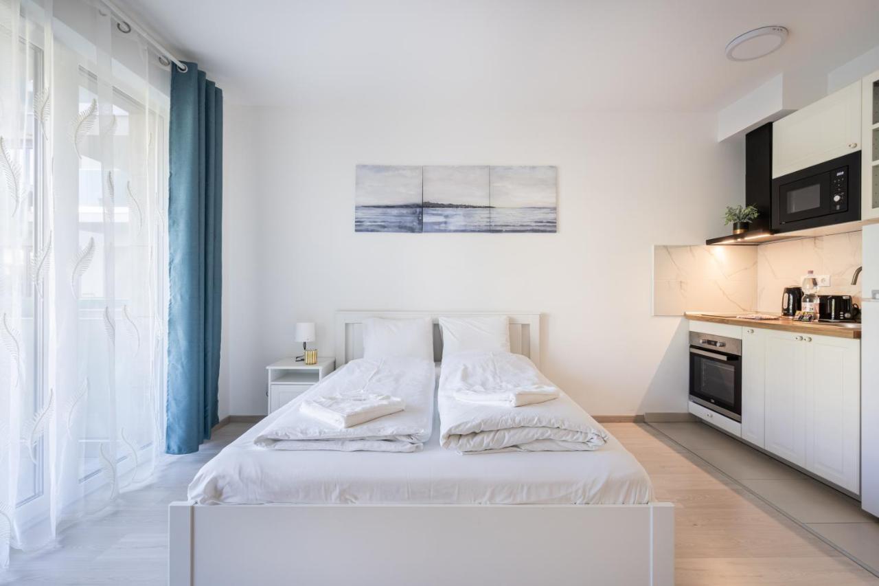 Grand Corvin Studio With Balcony Budapeste Exterior foto