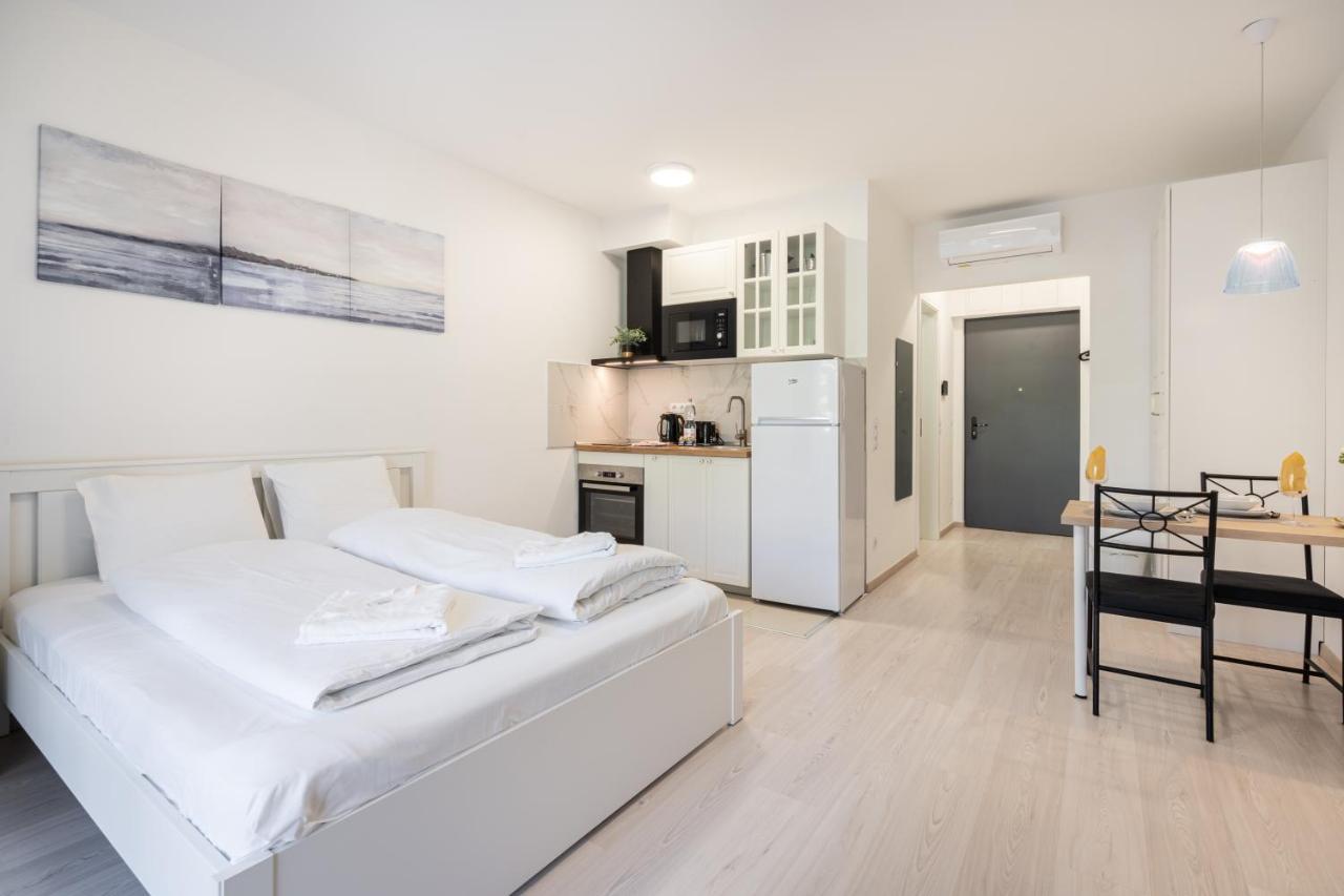 Grand Corvin Studio With Balcony Budapeste Exterior foto